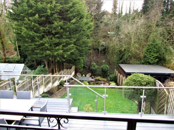 WarwickRd32gdn1.JPG