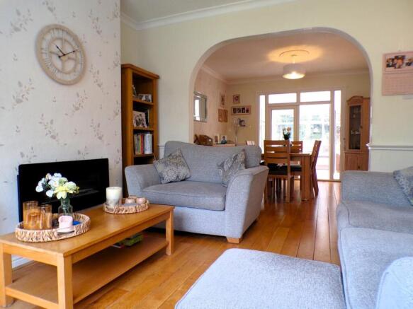 FoxdentonLn207lnge2.JPG