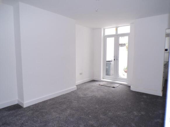 OldhamRd74din1.JPG