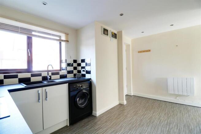 OPEN PLAN BREASKFAST KITCHEN measuring