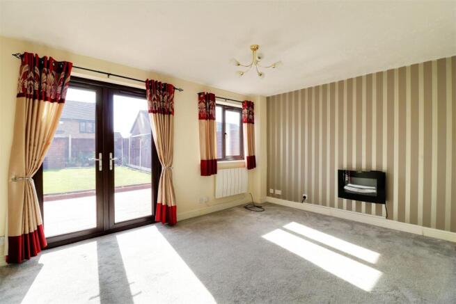 FULL WIDTH REAR LOUNGE measuring