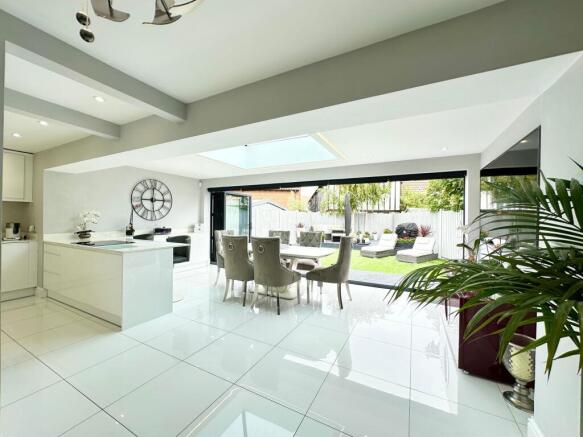 Kitchen/ Diner through to garden