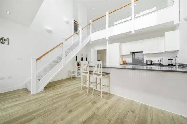 kitchen dine 2.jpg