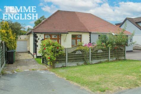 Wickford - 2 bedroom semi-detached bungalow for ...