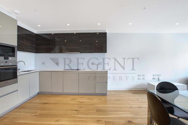 Kitchen to dining ar