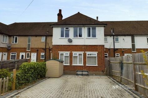 Chessington - 3 bedroom maisonette for sale