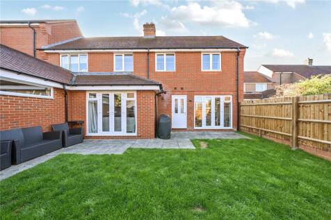 Walnut Tree Close, Winslow, Buckingham