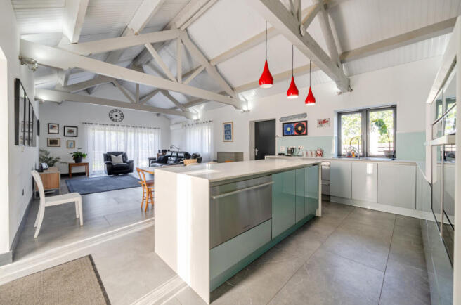 1349019-21-68baa8...