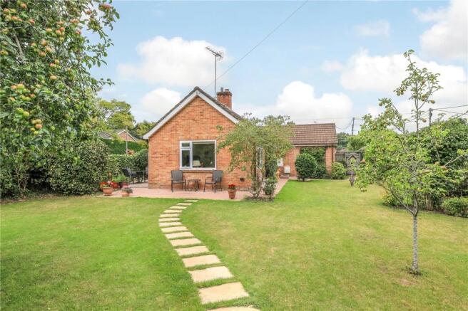 3 Bedroom Bungalow For Sale In Hamdown Crescent East Wellow Romsey