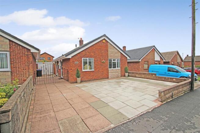 2 Bedroom Bungalow For Sale In Kettering Drive Eaton Park Stoke On