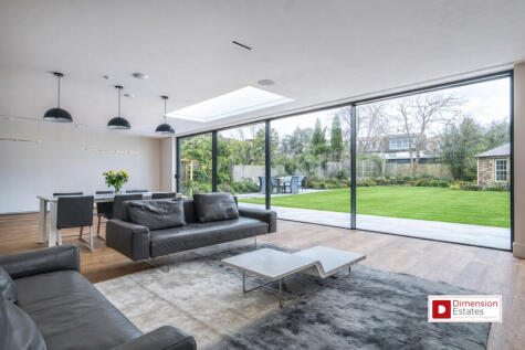 Luctons Avenue, Essex, IG9