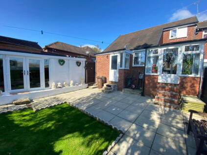 3 North Downs Road, Shaw, OL2 7RJ