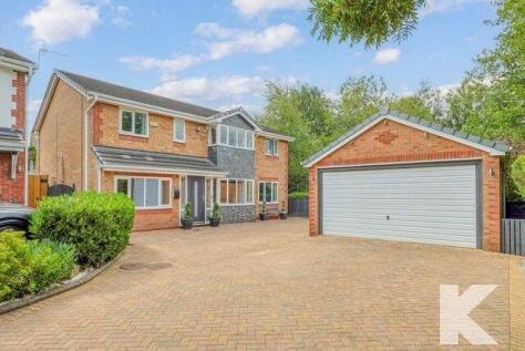 18 Badger Close, Rochdale OL16 4QR