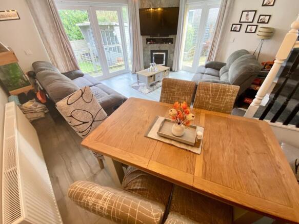 Lounge/Dining Room