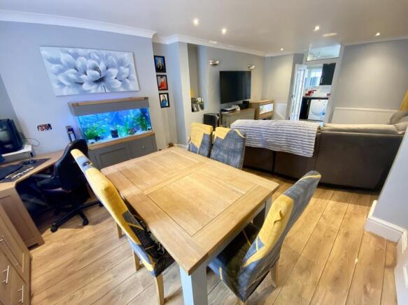 Lounge/Dining Room