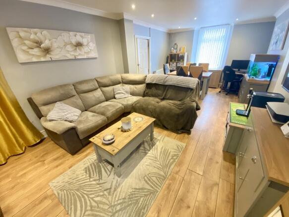Lounge/Dining Room