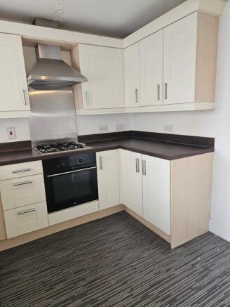 5. Kitchen (002).jpg