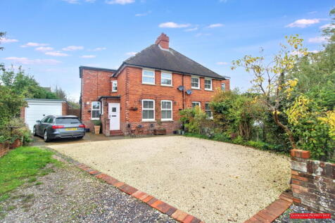 South Road, Hailsham, BN27 3NL