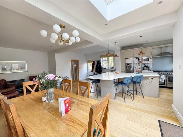 processed4861DCDD99ED4A4BA469B3F2492C2F83 (1).jpg