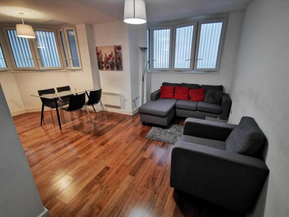 Lounge/Dining Area