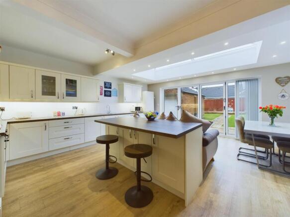 Kitchen: