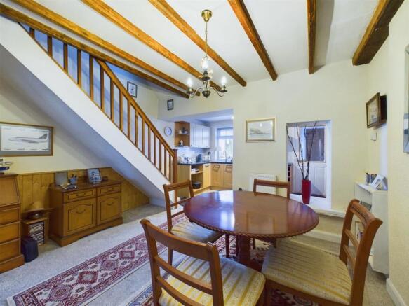 Dining room: