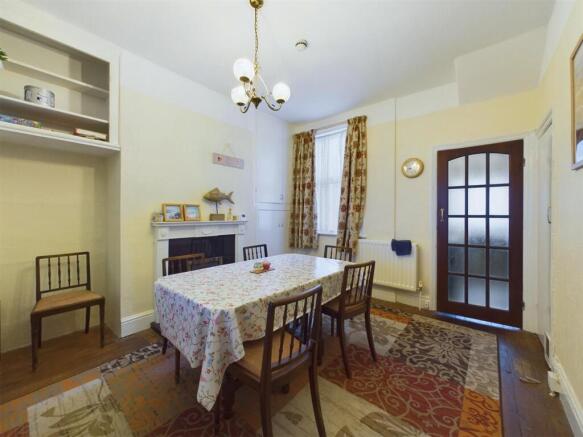 Dining room:
