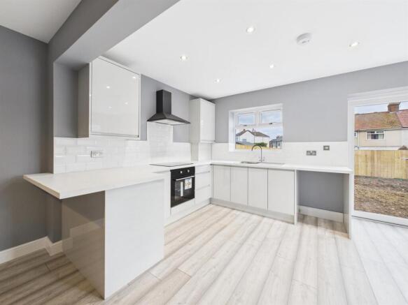 Open plan kitchen/dining/living: