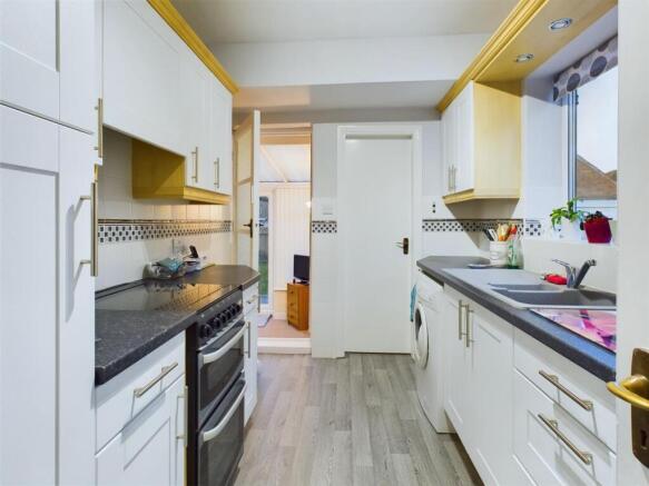 Kitchen: