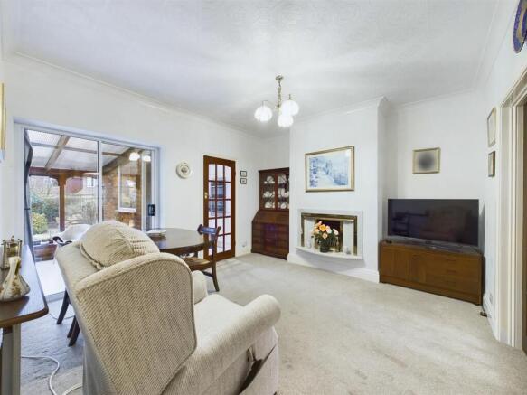 Dining room:
