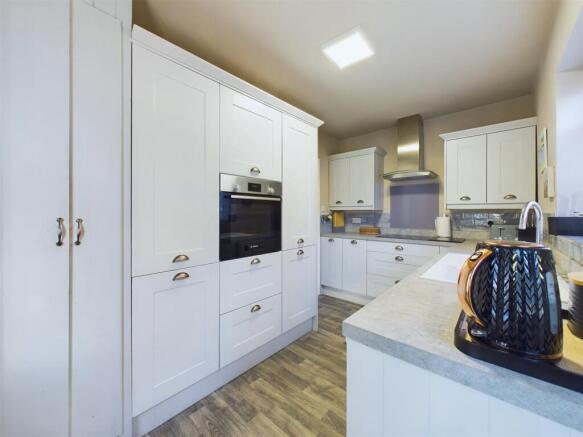 Kitchen: