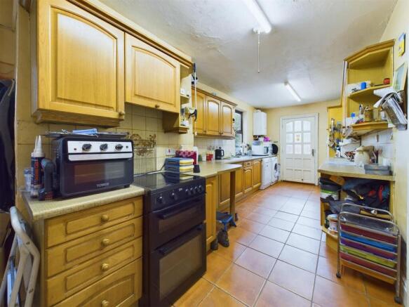 Kitchen: