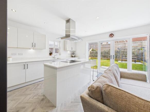 Open plan kitchen/dining/living:
