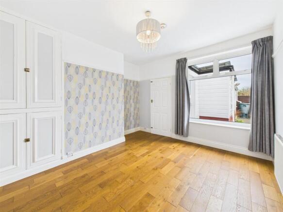 Dining room: