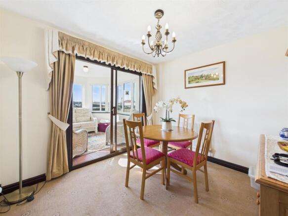Dining room: