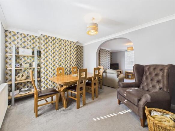 Dining room:
