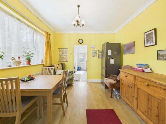Dining room: