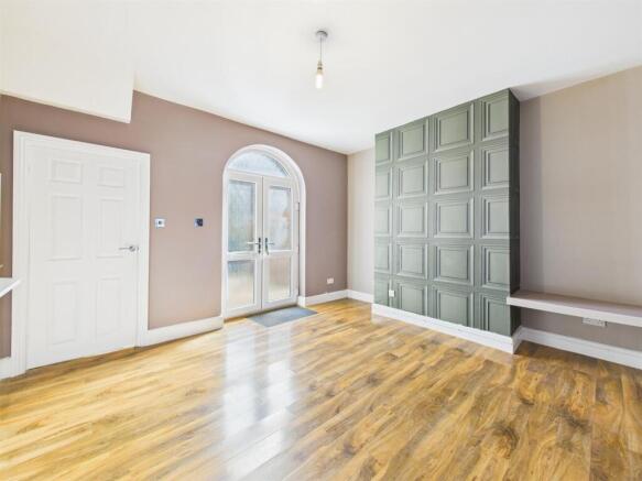 Dining room: