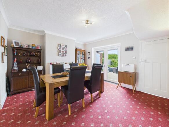 Dining room: