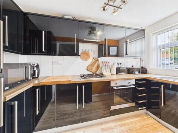 Kitchen: