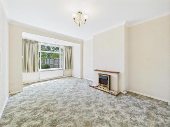 Sitting/dining room: