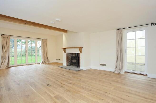 8193645-interior05-max.jpg