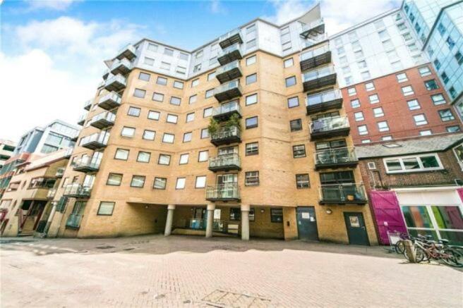 2 bedroom apartment  for sale Reading