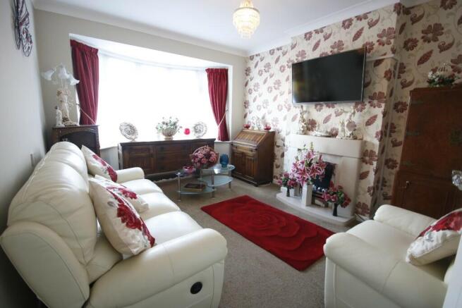 Lounge / Bedroom 1