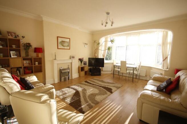 Lounge/Dining Room