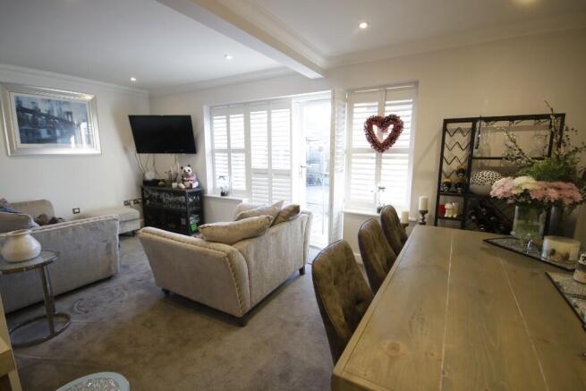 Lounge/Dining Rm