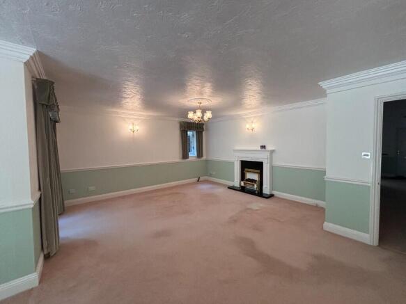 Lounge/Dining Room