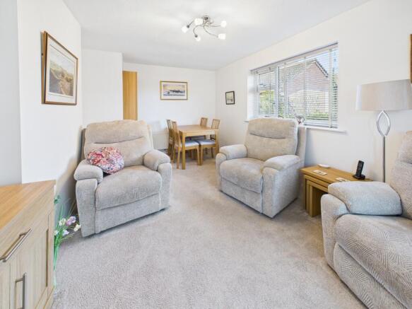 CAM02871G0-PR0634-STILL005