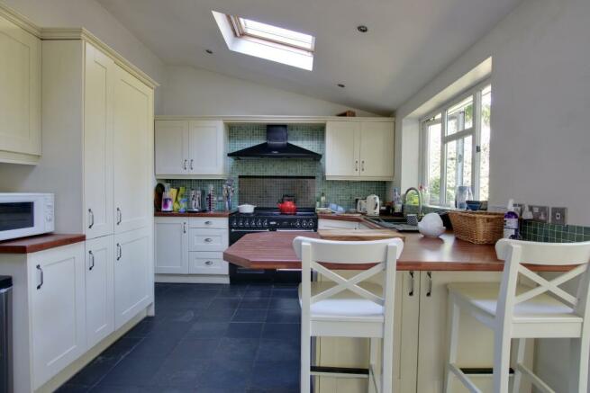 KITCHEN/BREAKFAST ROOM