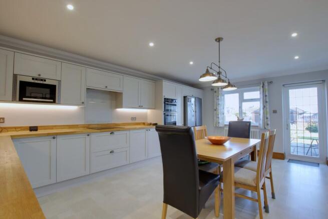 KITCHEN/DINER